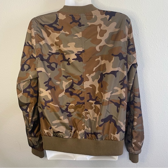 Camouflage bomber jacket: Large **w168 - Picture 7 of 14